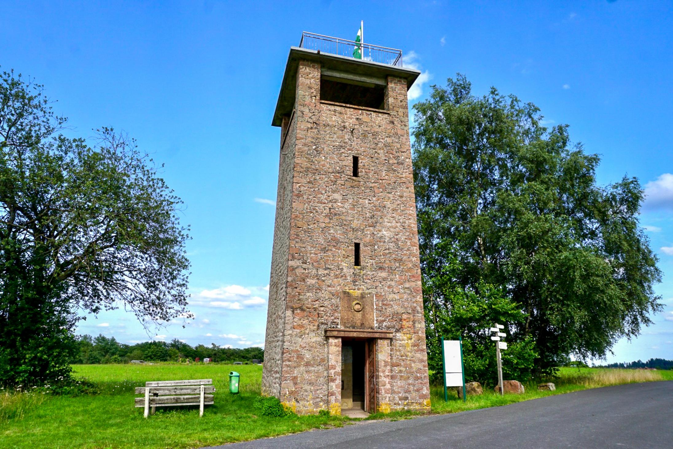 Ludwig-Keller-Aussichtsturm auf dem Gipfel der Geishöhe © Touristikverband e.V. RÄUBERLAND