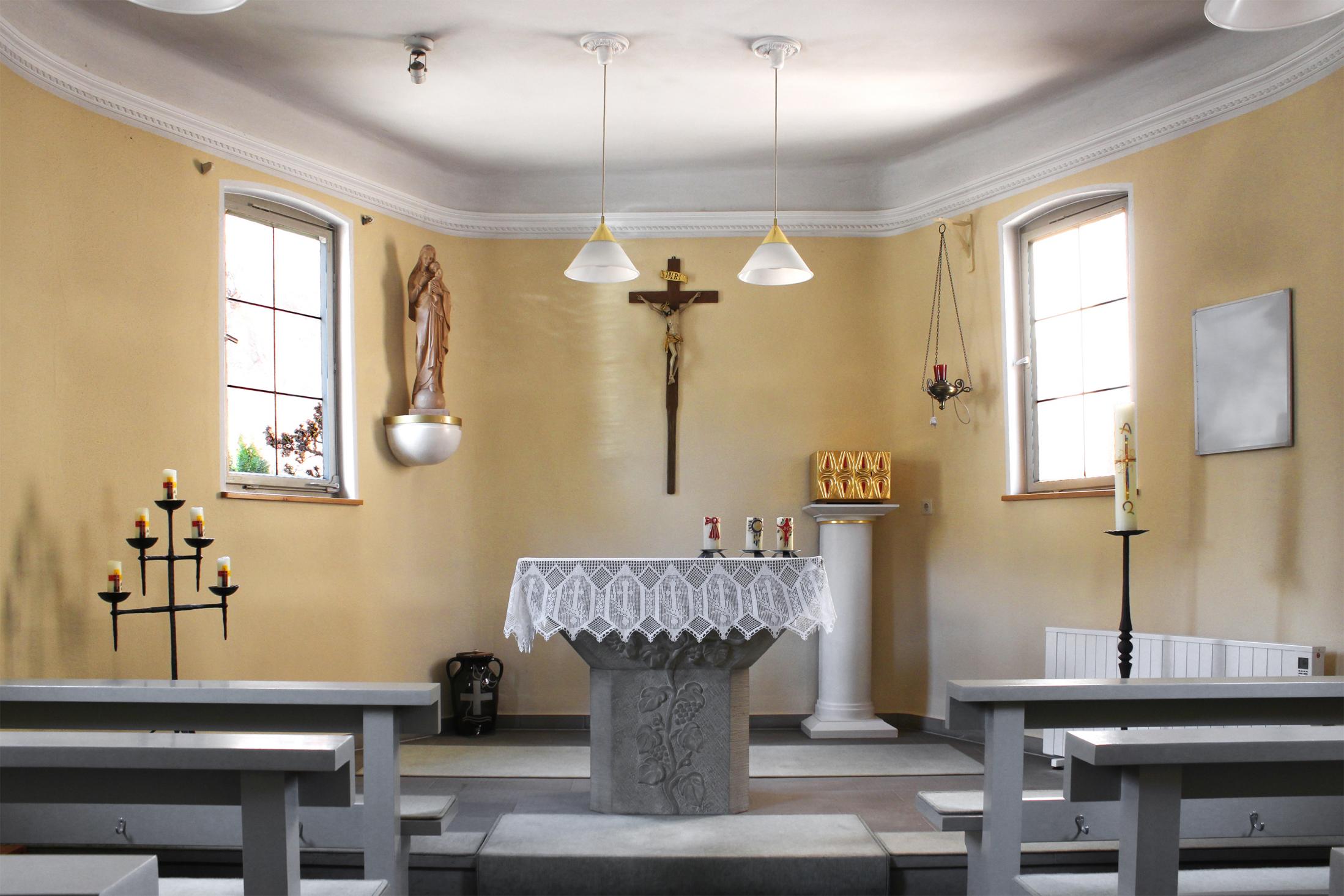 Das Innere der Kapelle ist sehr schlicht und hell gestaltet. Foto: LAG Main4Eck