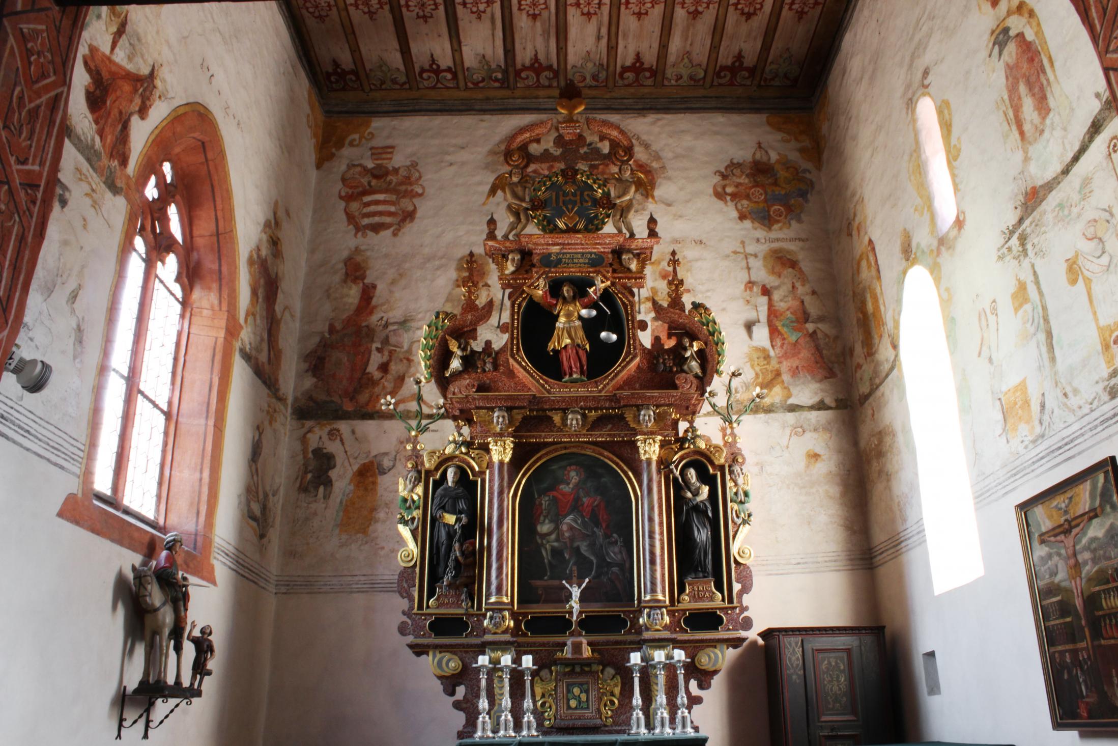 Die Fresken im Chor zeigen u.a. Szenen aus dem Leben des hl. Martin von Tours. © Burglandschaft