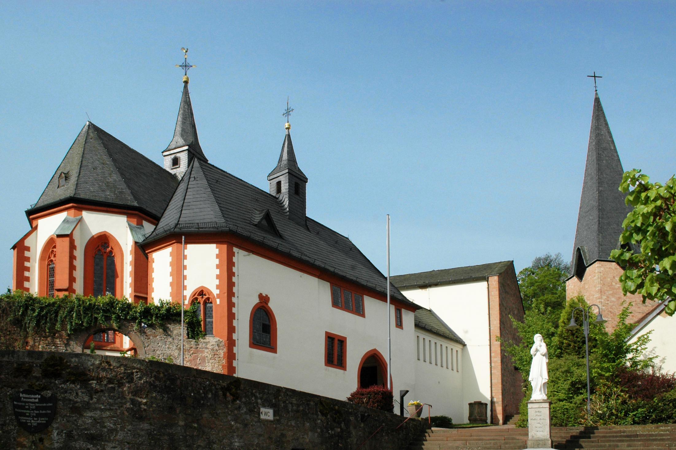 Die beiden Kirchen wirken wie Geschwister. © Burglandschaft