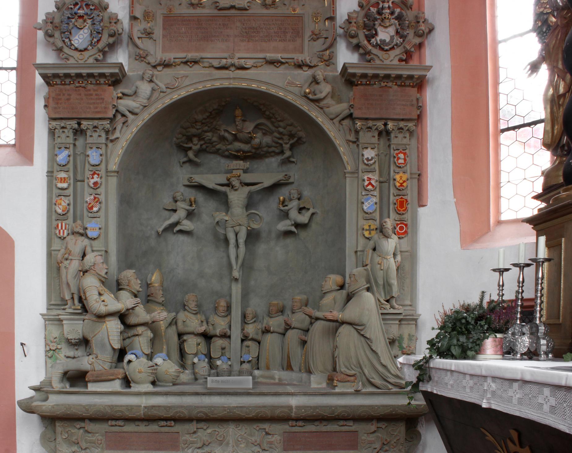 Im Epitaph Peters III. Echter und seiner Frau Gertraud von Adelsheim sind ihre Kinder dargestellt. © Burglandschaft
